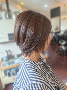 ローレン(LOREM) ハイライトカラーショートボブ×艶グレイカラー9.9