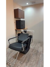 ＊シャンプー台は個室になっており、周りを気にせずリラックスできる雰囲気＊