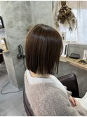肩上切りっぱなしボブ