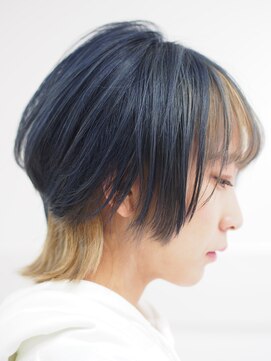 サン(3) ブルーアッシュ 前髪ブリーチ バングカラー インナーカラー