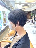 大人可愛い20代30代40代黒髪丸みショート　前髪あり