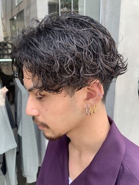 フィフスワン(fifth one) 波巻きパーマメンズパーマメンズヘアツーブロックツイストパーマ