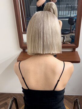 スタニング 渋谷(STUNNING.) レイヤー/ボブ/ケアブリーチ/ダブルカラー/ハイトーン【修】