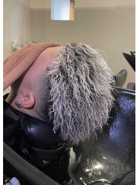 ルートヘアー(Root Hair) フルホワイトメッシュ × パーマスタイル