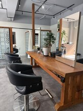 アイダブリューティー ヘア デザイン(IWT hair design)