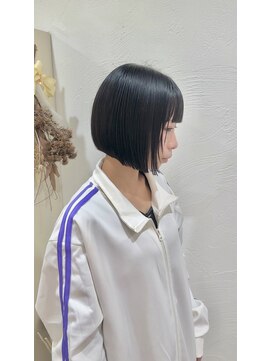 ブローチ(BroocH) パツっと切りっぱなしボブ