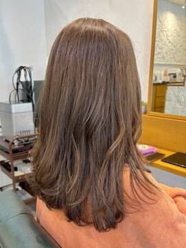 エピックコースト(epic coast) 【巻き髪】【セミロング】【透明感】ナチュラルベージュ