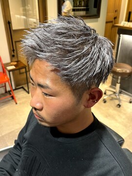 シルバーメッシュハイライト　スパイキーショート