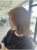 オリーブベージュ