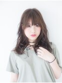 グレージュ×くせ毛風ロングパーマ