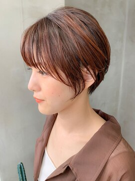 テトヘアー(teto hair) ショートボブ、前下がり、丸みショート、オレンジベージュ