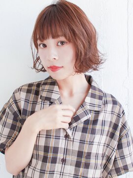 ルティア(Lutia) オレンジベージュ ショートボブ