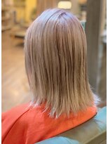 ヘアーデザイン ディードット(Hair design D.) 大人外はねスタイル　ホワイトミルクティーカラー