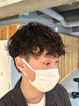 アカ(ACA) 波巻きツイストスパイラルパーマメンズ 大通札幌センターパート