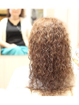 パーマ トゥ カエル(perm.to.caelu) 昔ながらのスパイラル