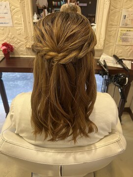 浪漫館 アールズコート(R's Court) ハーフアップアレンジ/竹嵜3.15