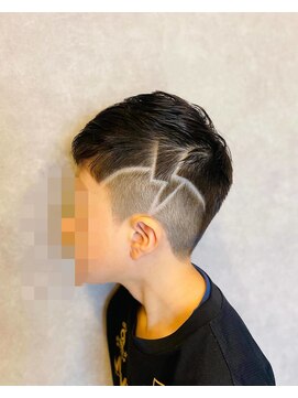 スター(STAR) キッズカット/バリアート/小学生/ツーブロック/男の子