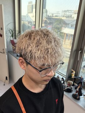 クール 大和八木駅前店(Coeur) 奈良県 橿原 大和八木 ホワイトカラー 縦落ちスパイラルパーマ