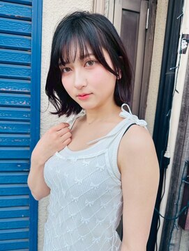 シウ 湖北(shiwu) くびれ感で女子力UP ニュアンスレイヤーミディアム