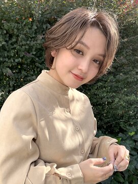 柔らかベージュ×ブリーチダブルカラー×イメチェン小顔ショート