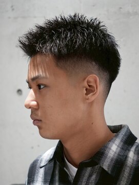 MEN'S/アップバングショート×スキンフェード/短髪