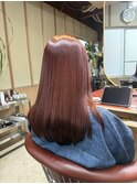 ワンカラーで仕上げるレッドカラー