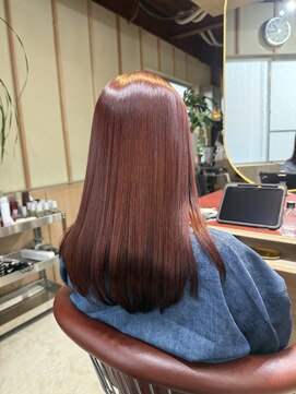 サン(SAN) ワンカラーで仕上げるレッドカラー