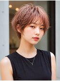 ピンクベージュの柔らかマッシュショート