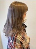 セミロングインナーカラー/アッシュベージュ/イヤリングカラー