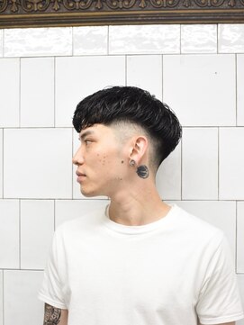 メリケンバーバーショップ コウベ(MERICAN BARBERSHOP KOBE) クロップ風ダウンニュアンスパーマ