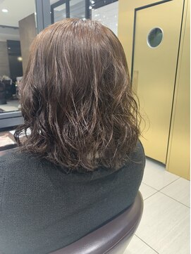 グロー(glow) 大人パーマにハイトーン