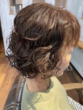 サロンドシャノワール(Salon de Chat noir) ショートのパーマ