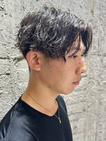 ヒュイル バイ ニアウ(Hwyl by Niau)&nbsp;メンズマッシュセンターパートスパイラルパーマニュアンスパーマ