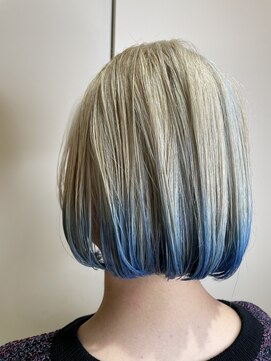 ナインプラス(NINE+) ホワイト×ブルー襟カラー