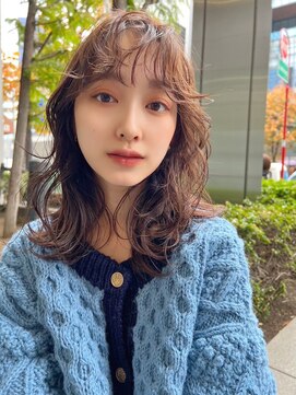 ホフ 大阪心斎橋店(F.O.F) ベージュインナーカラーショートボブレイヤーミディアム前髪