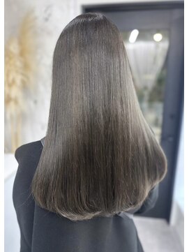 リア(riah) ダブルカラーミルクティーベージュレイヤーカット韓国ヘア