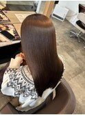 触れるたび、うるツヤ実感。シルクのようなストレートヘアへ。
