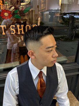 フォーコーナーズ(Four Corners) フェザーアップ/スキンフェード/バーバー/刈り上げ