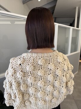 ボブぷつっとカット外ハネボブ暖色カラー切りっぱなしボブ