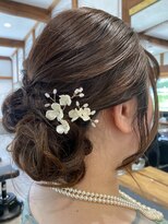 サトシオダクラ(SATOSHI ODAKURA) ゆるふわシニヨンアレンジ|結婚式・お呼ばれヘアセット