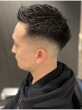 フランクスバーバー アンド ビアークラブ(FRANK'S BARBER and BEER CLUB) スキンフェードカットサイドグラデーションスリークショート