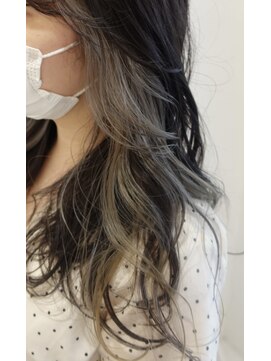 エルナ(ELNA) ロングヘアー×インナーカラーカラーシルバー