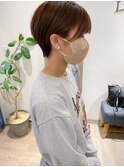 マッシュショート丸みオン眉くびれヘアベージュ大人可愛い耳かけ