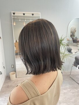 プラム(plum.) ハイライトカラー切りっぱなしbob