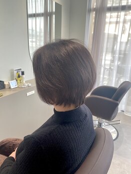 【高石駅5分】明るい白髪染めでもLOAにお任せ！白髪に対するイメージが変わるオシャレな仕上がり◇