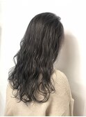 暗髪オリーブグレージュ　ウェーブヘア