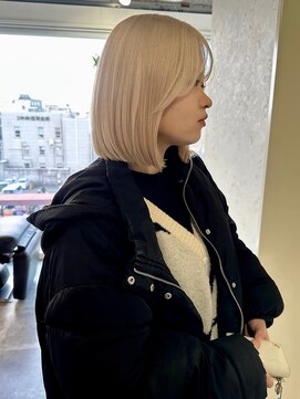 ミュー(miμ) ハイトーンのブロンドボブで周りと差をつけよう