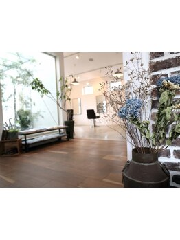 《2025年カミカリスマ受賞サロン》髪のお悩みを解決してくれる、高い技術とセンスで人気のサロン＊