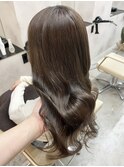 オリーブベージュ