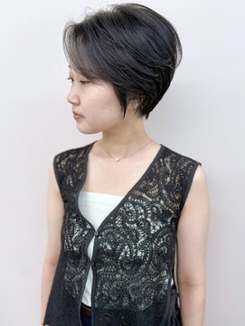 モリオ(morio) 黒髪ショートくびれショート丸みショートボブ20代30代40代耳掛け